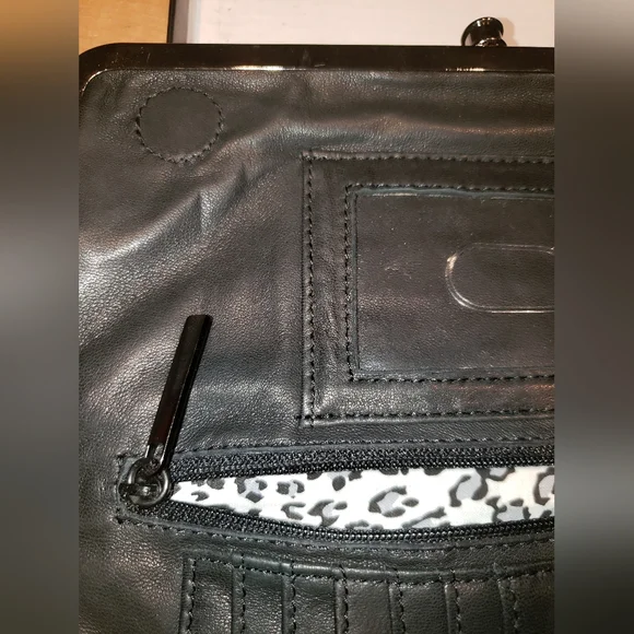 Kenneth Cole Black lambskin Leather Double kiss lock magnet multiple slits purse - Picture 9 of 14